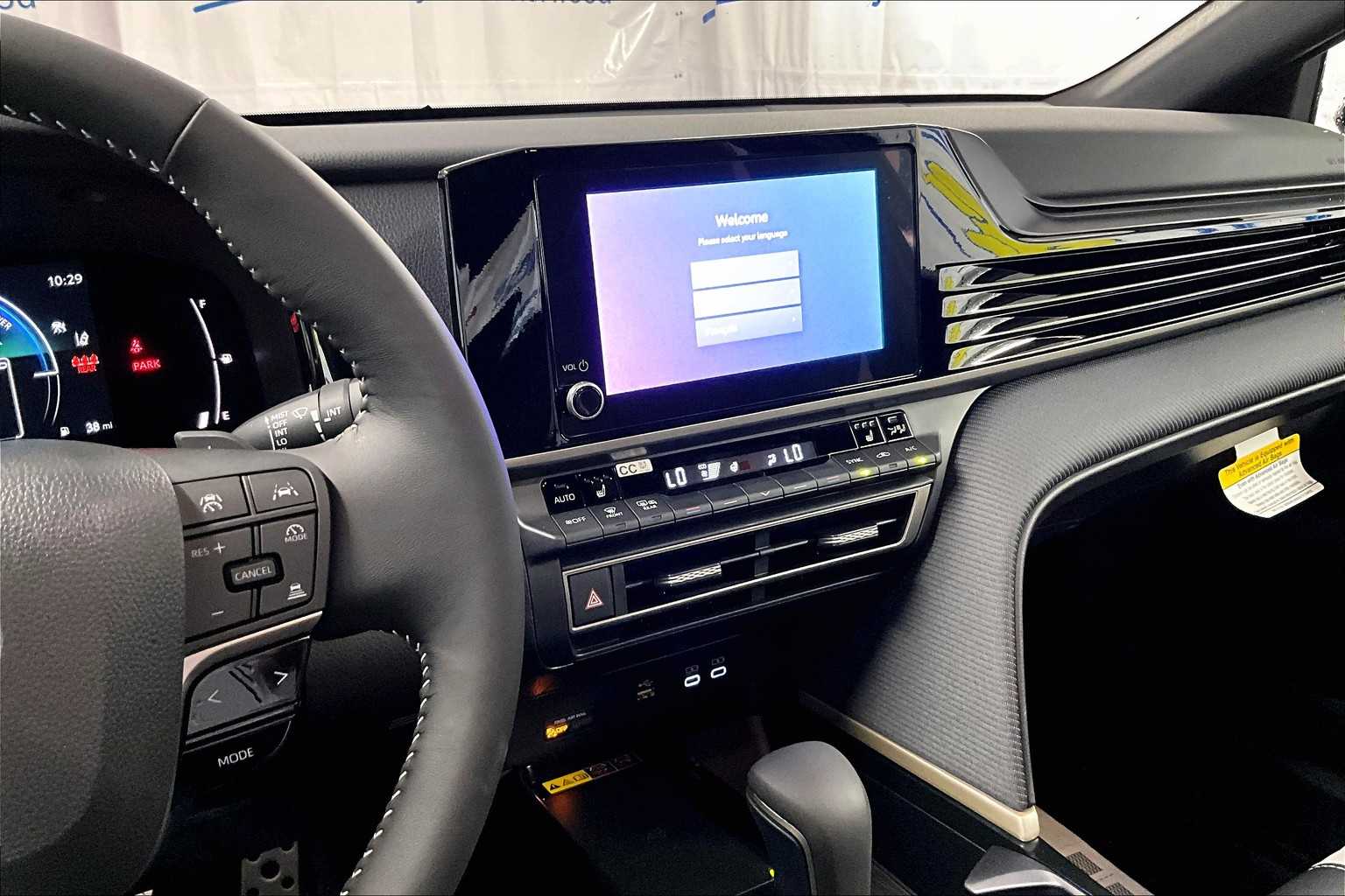 2025 Toyota Camry SE - Photo 13