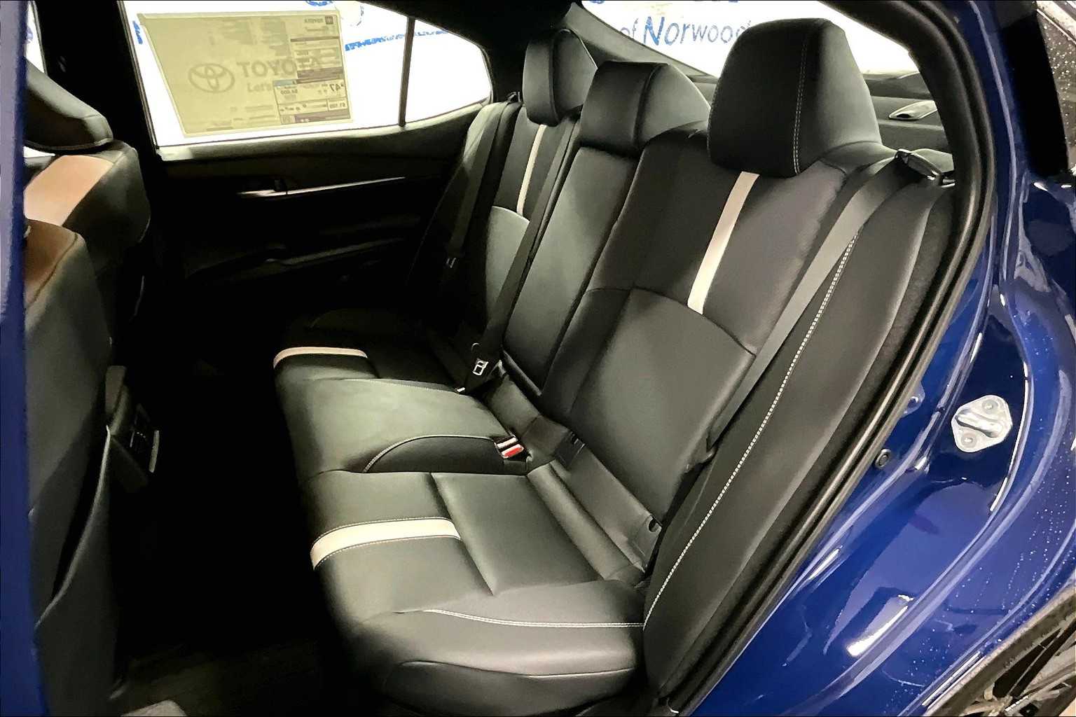 2025 Toyota Camry SE - Photo 15