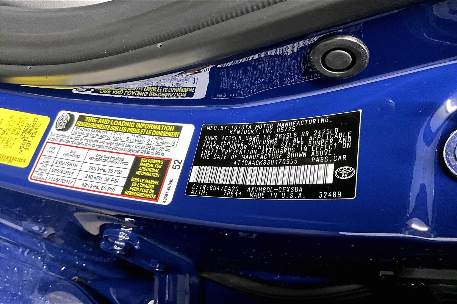 2025 Toyota Camry SE - Photo 17