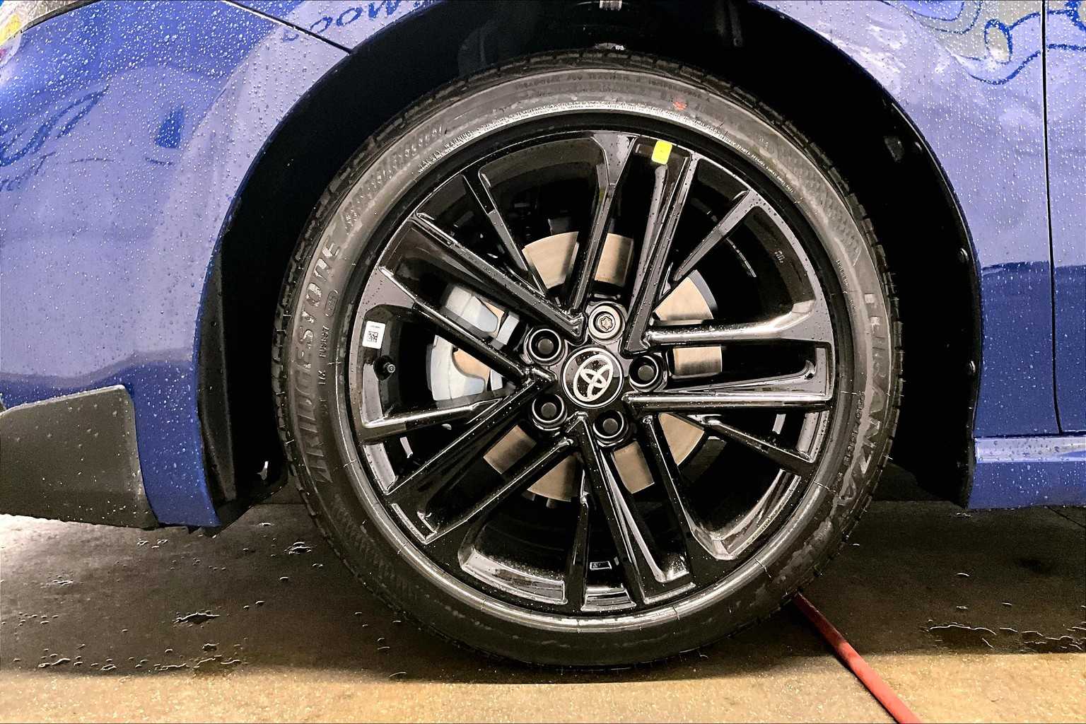 2025 Toyota Camry SE - Photo 8