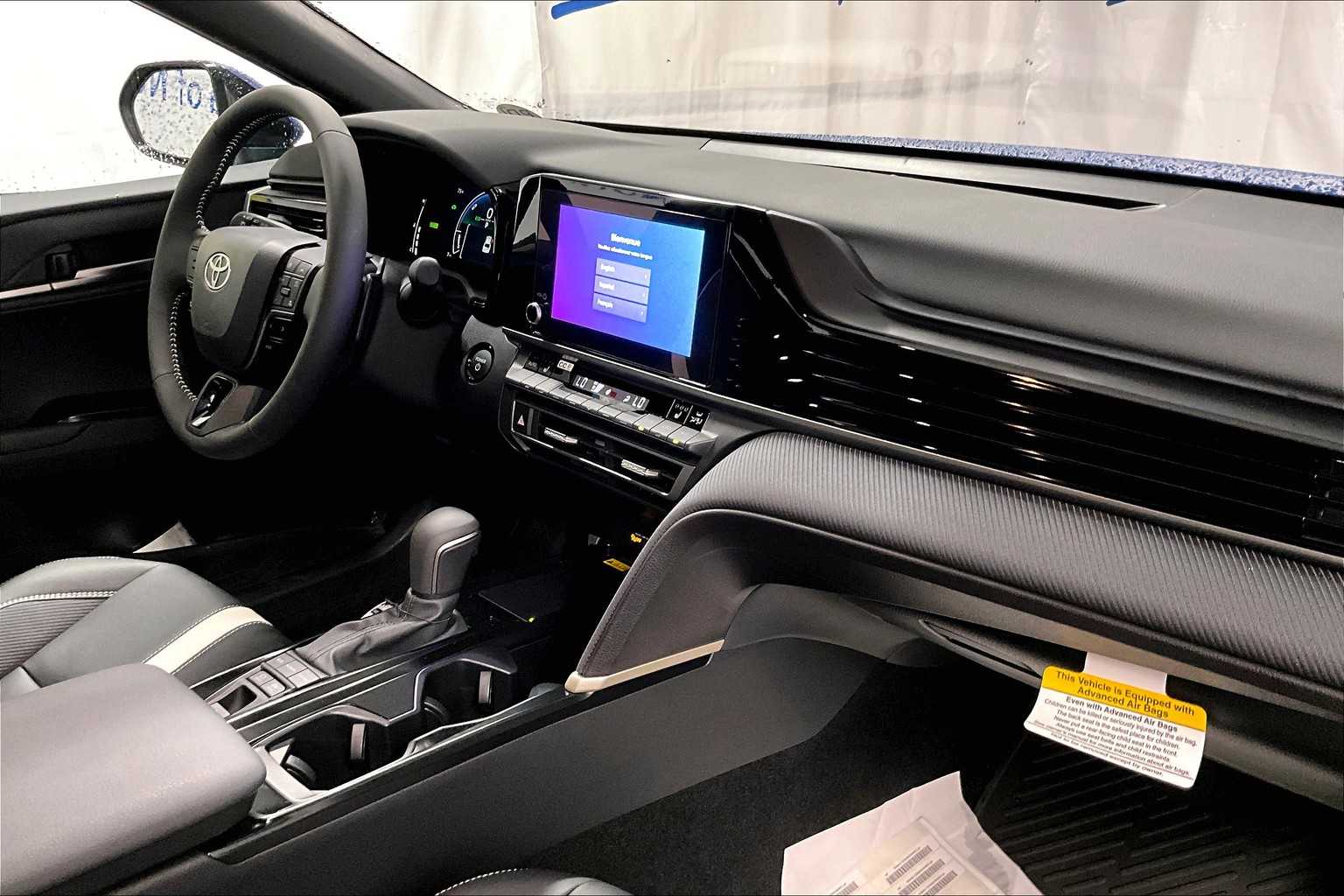 2025 Toyota Camry SE - Photo 10