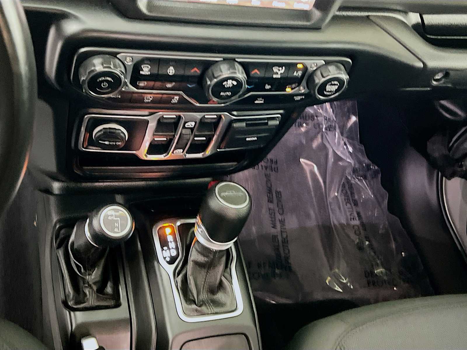 2022 Jeep Gladiator Willys - Photo 17