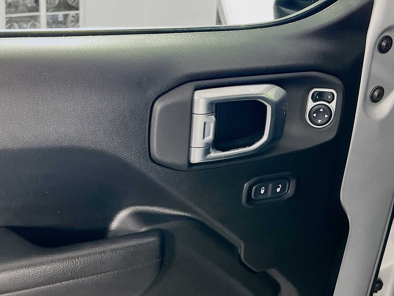 2022 Jeep Gladiator Willys - Photo 18