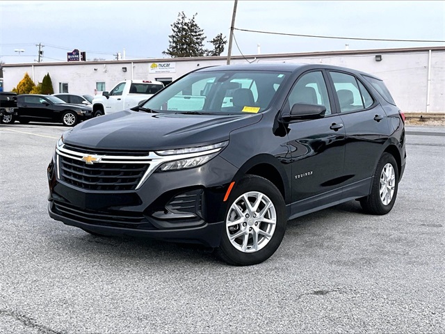 2023 Chevrolet Equinox LS - Photo 2