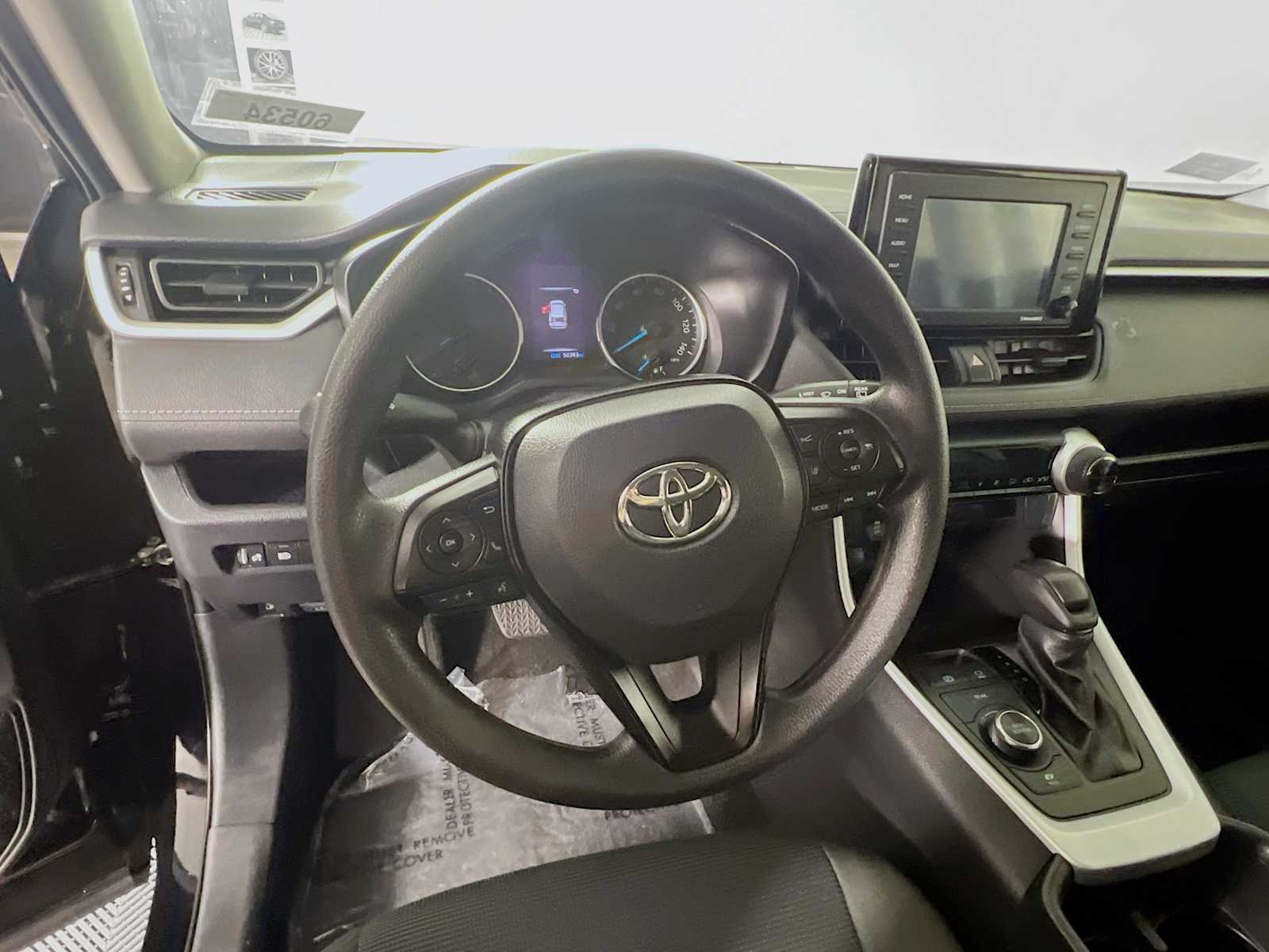 2022 Toyota RAV4 Hybrid LE - Photo 11