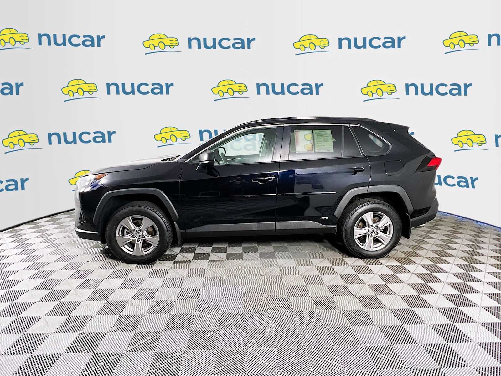 2022 Toyota RAV4 Hybrid LE - Photo 4