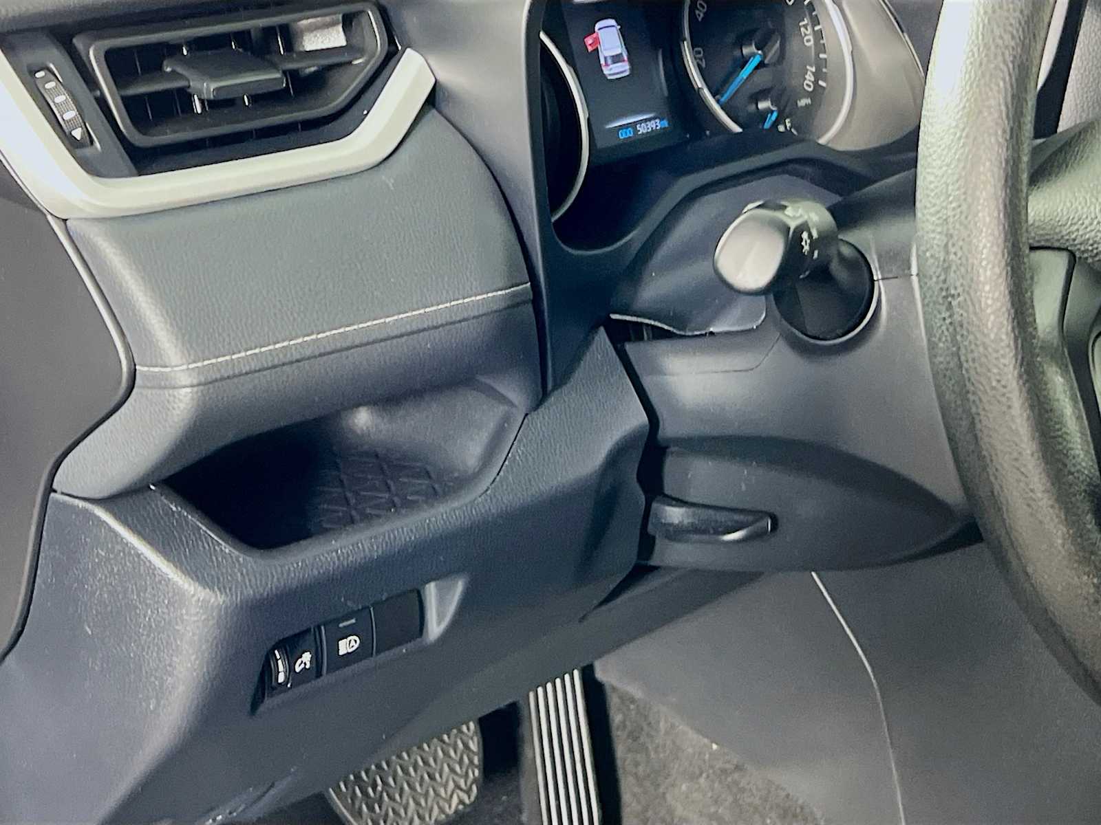 2022 Toyota RAV4 Hybrid LE - Photo 10