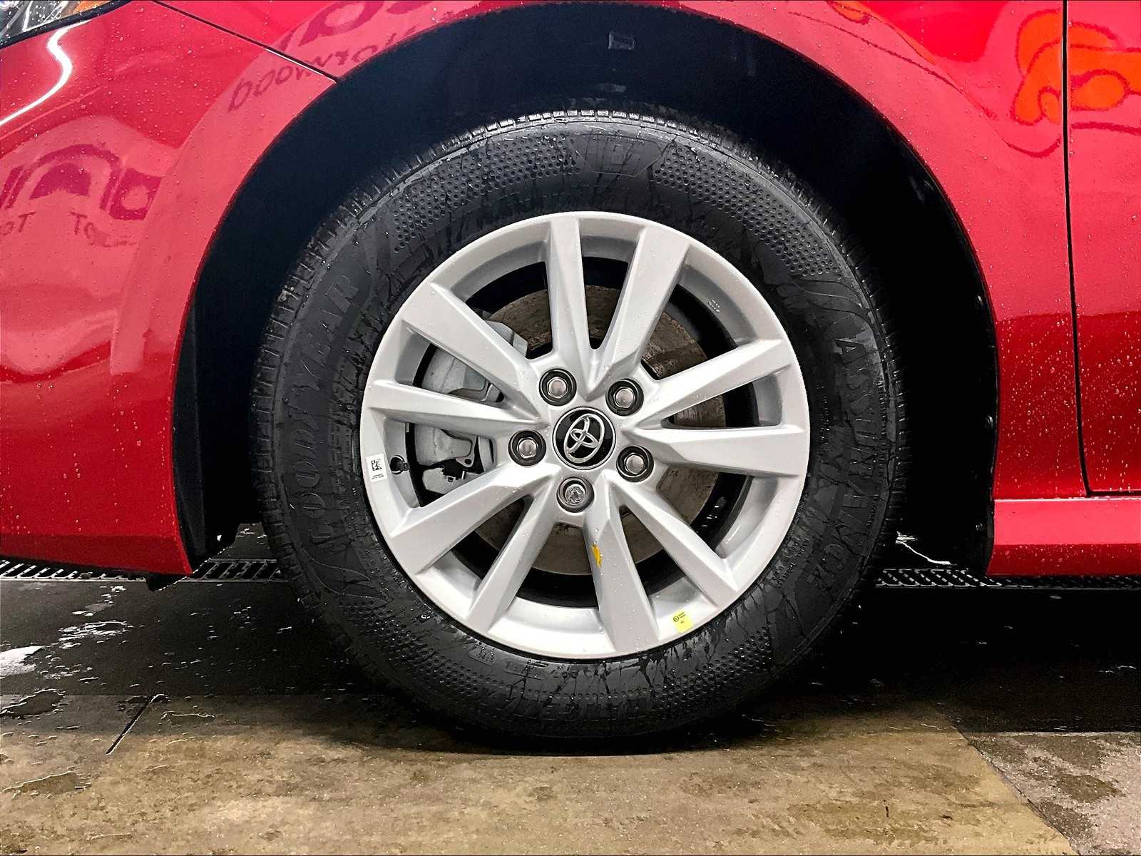2026 Toyota Camry LE - Photo 8