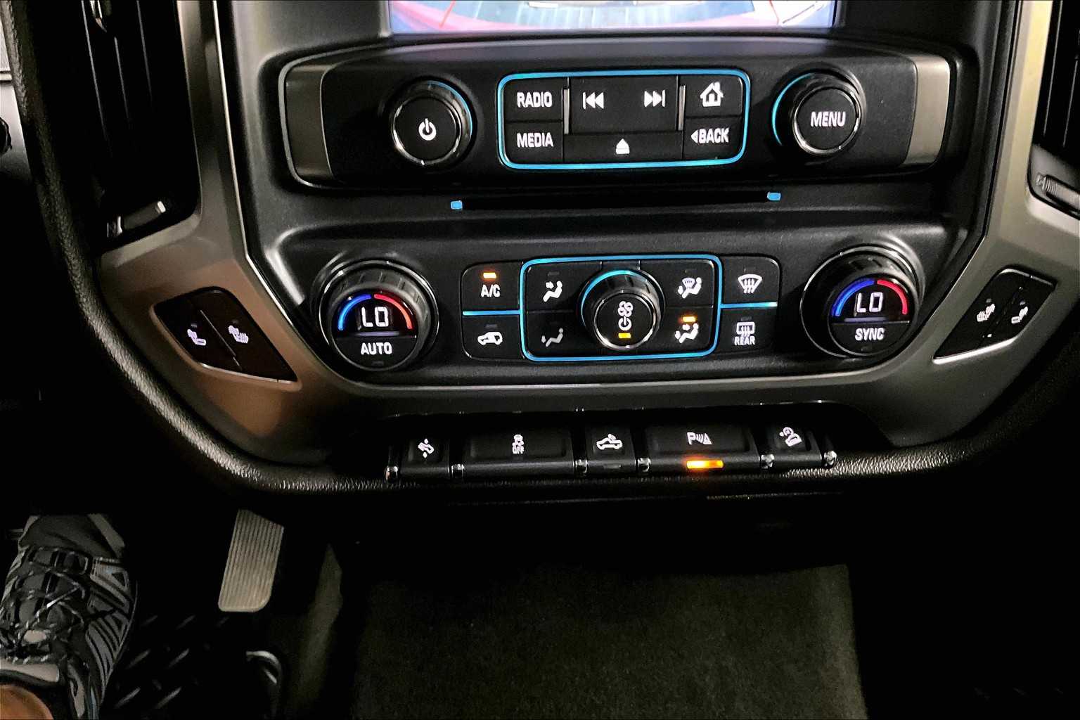2018 Chevrolet Silverado 1500 LT - Photo 24