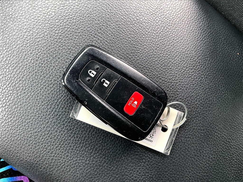 2021 Toyota RAV4 XLE - Photo 11
