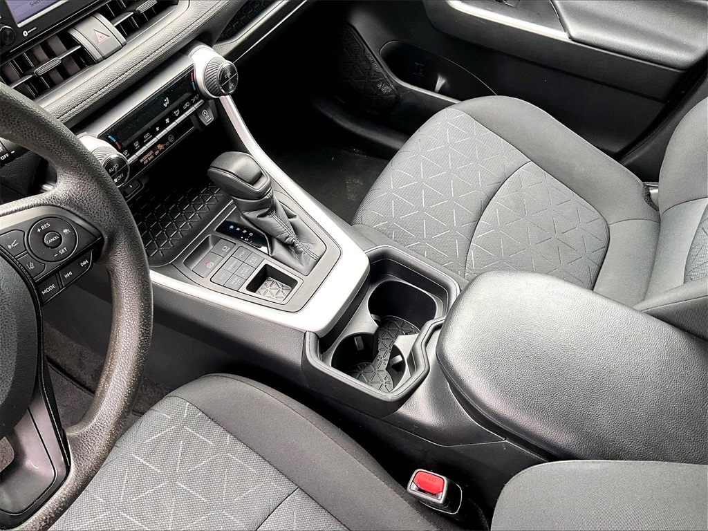 2021 Toyota RAV4 XLE - Photo 15