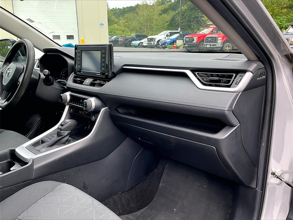 2021 Toyota RAV4 XLE - Photo 17