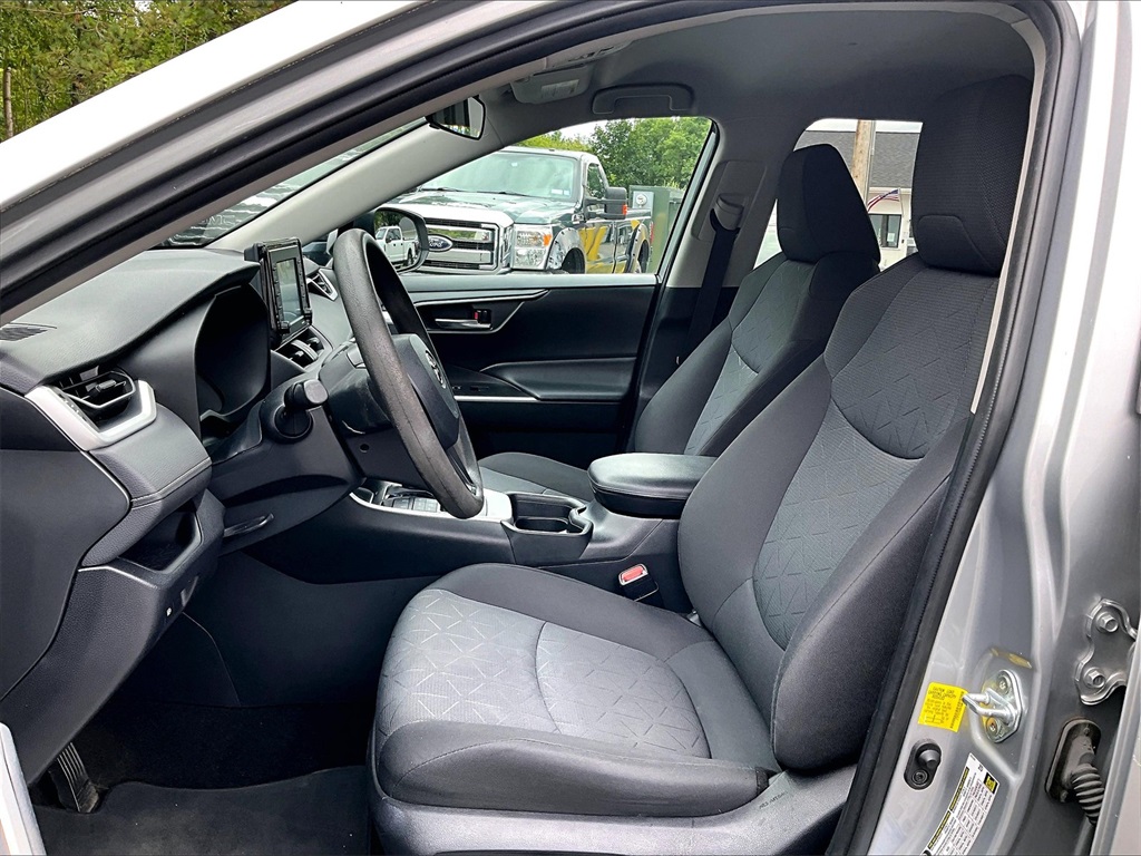 2021 Toyota RAV4 XLE - Photo 20