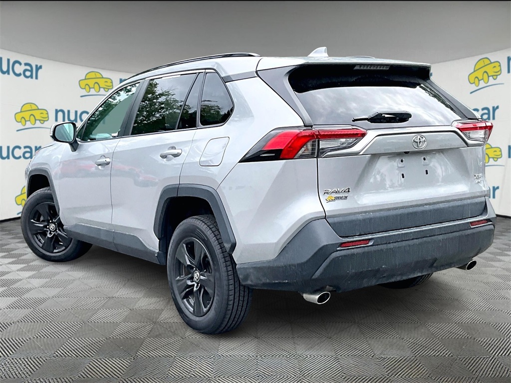 2021 Toyota RAV4 XLE - Photo 2