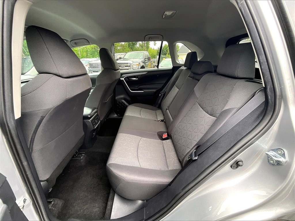 2021 Toyota RAV4 XLE - Photo 21