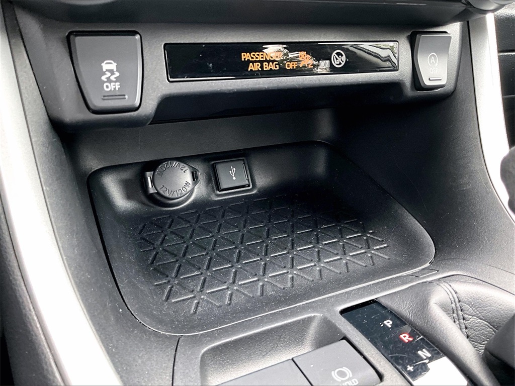 2021 Toyota RAV4 XLE - Photo 27