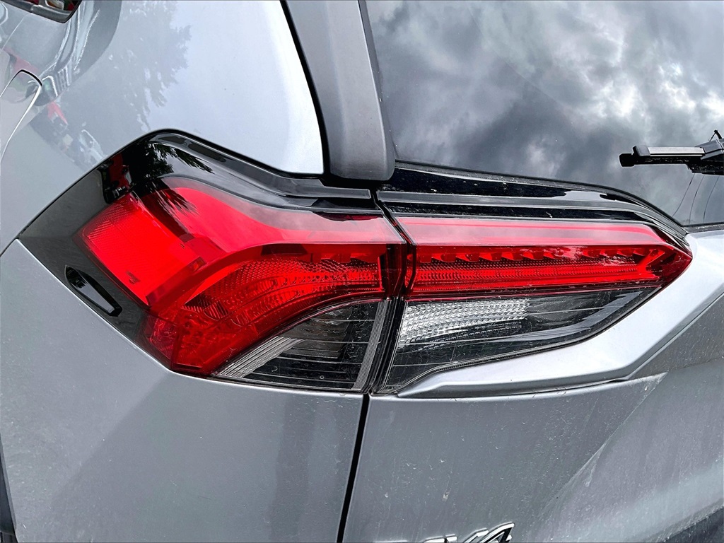2021 Toyota RAV4 XLE - Photo 31
