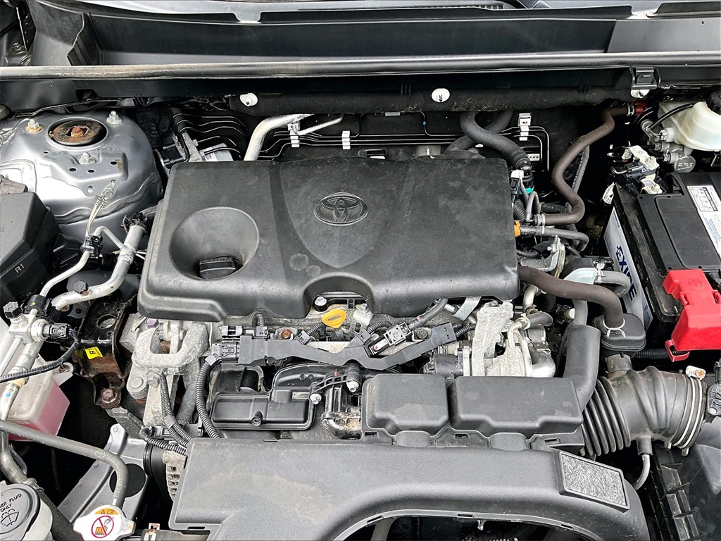 2021 Toyota RAV4 XLE - Photo 32