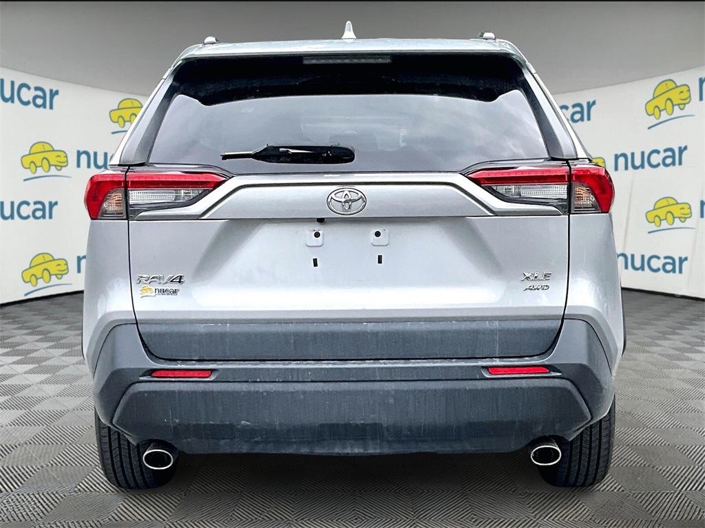 2021 Toyota RAV4 XLE - Photo 4