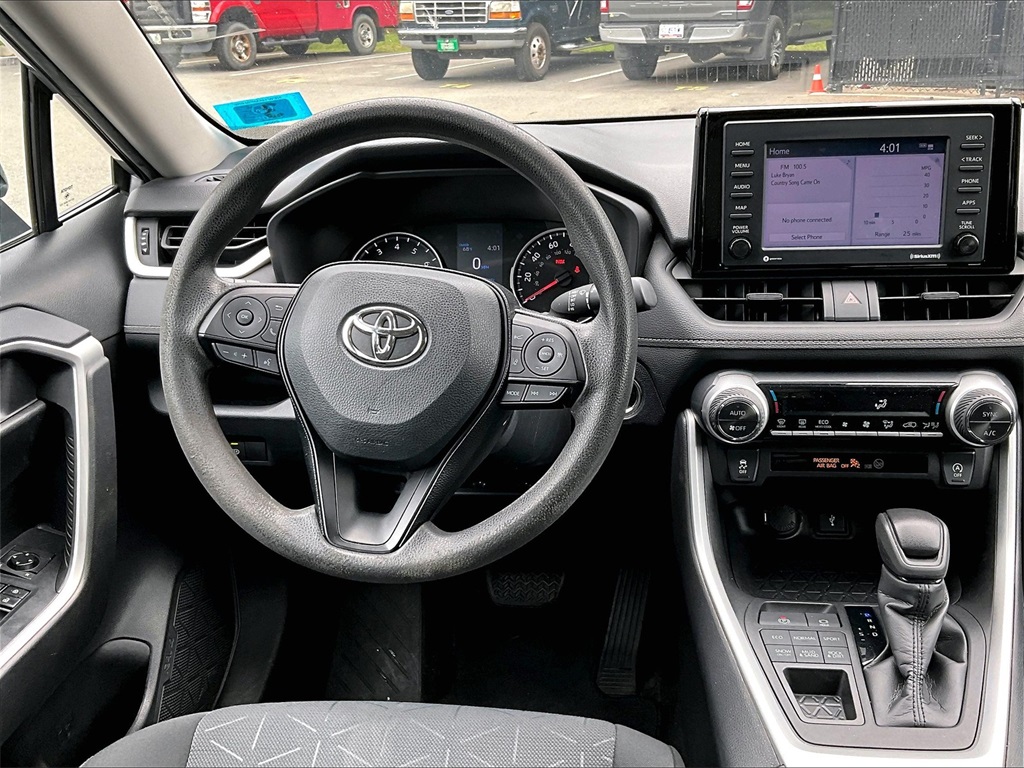 2021 Toyota RAV4 XLE - Photo 5