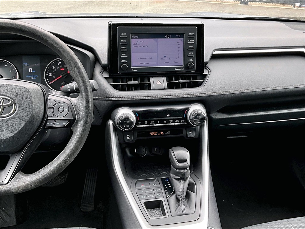 2021 Toyota RAV4 XLE - Photo 6