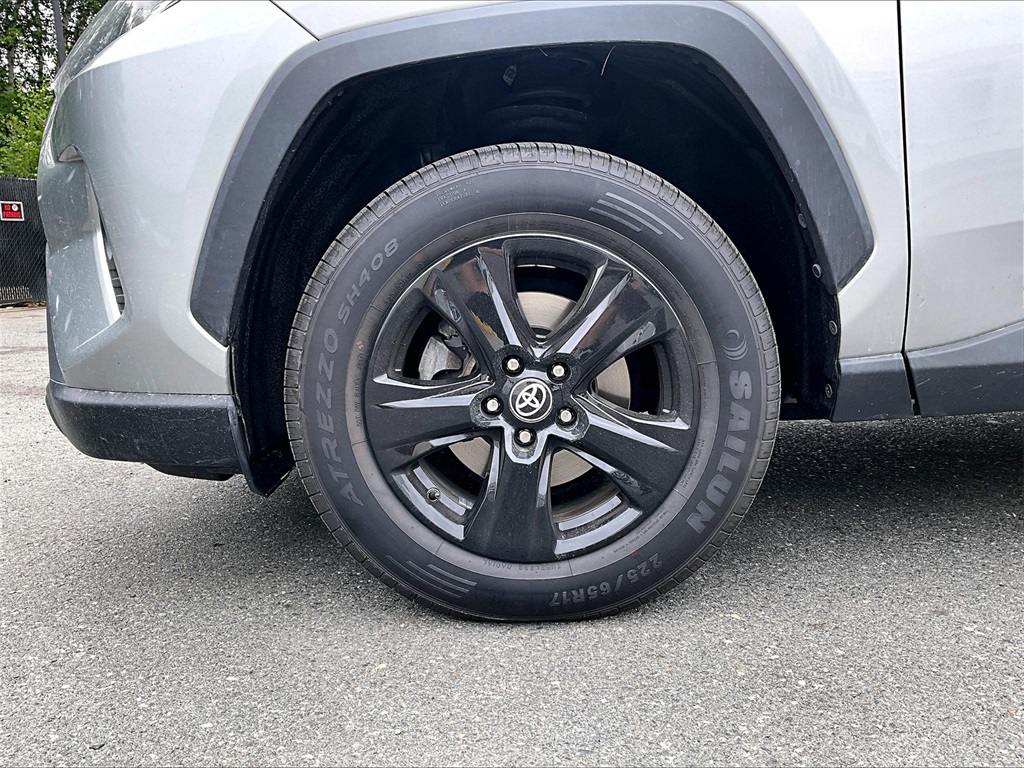 2021 Toyota RAV4 XLE - Photo 9