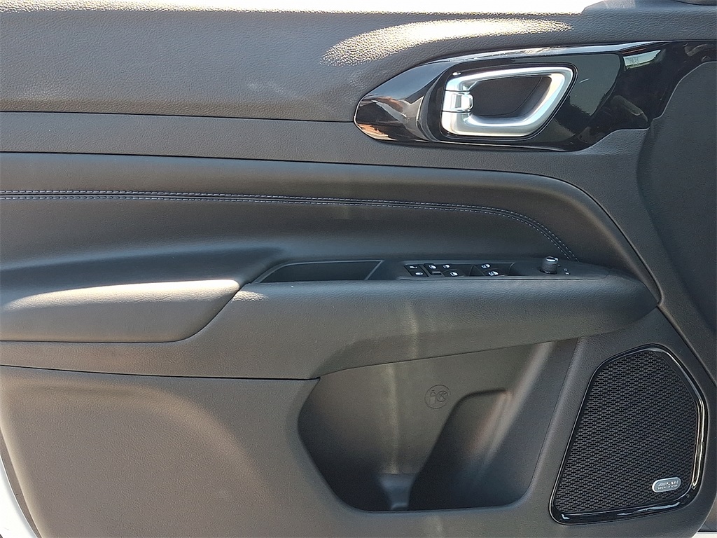2025 Jeep Compass Limited - Photo 8
