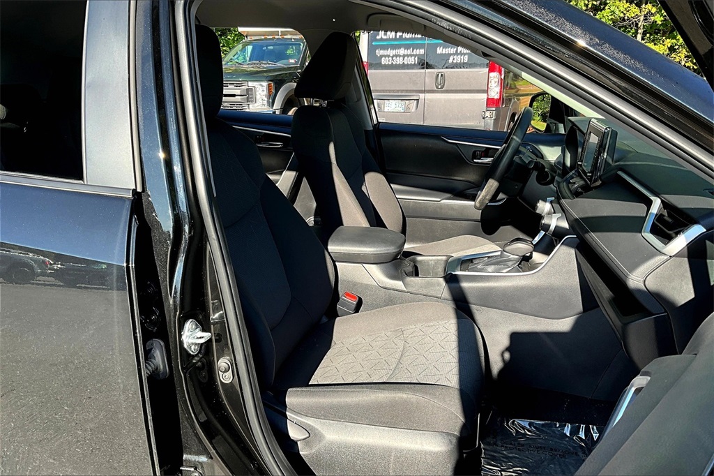 2022 Toyota RAV4 XLE - Photo 11