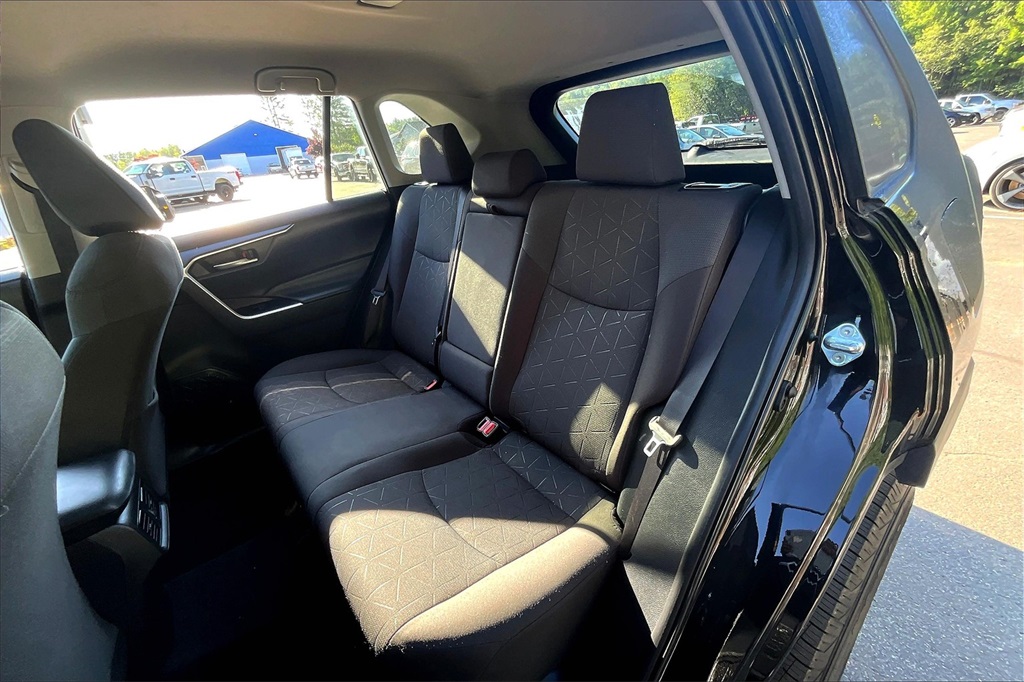 2022 Toyota RAV4 XLE - Photo 15