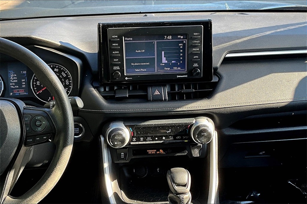 2022 Toyota RAV4 XLE - Photo 18