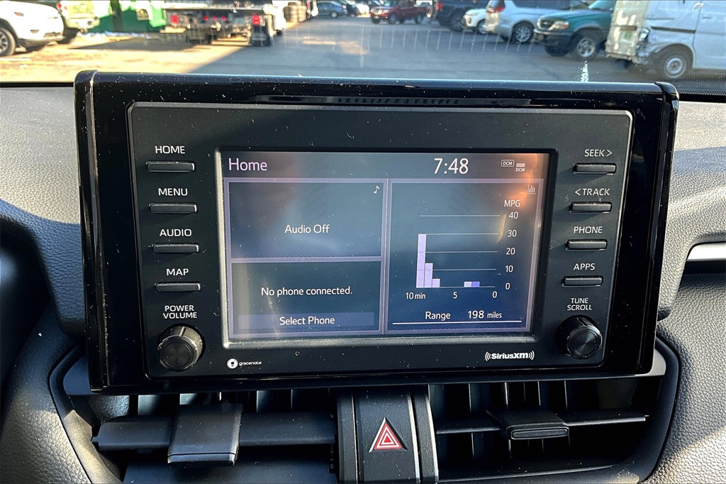 2022 Toyota RAV4 XLE - Photo 19