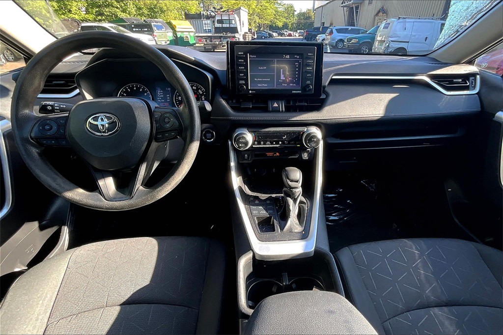 2022 Toyota RAV4 XLE - Photo 21