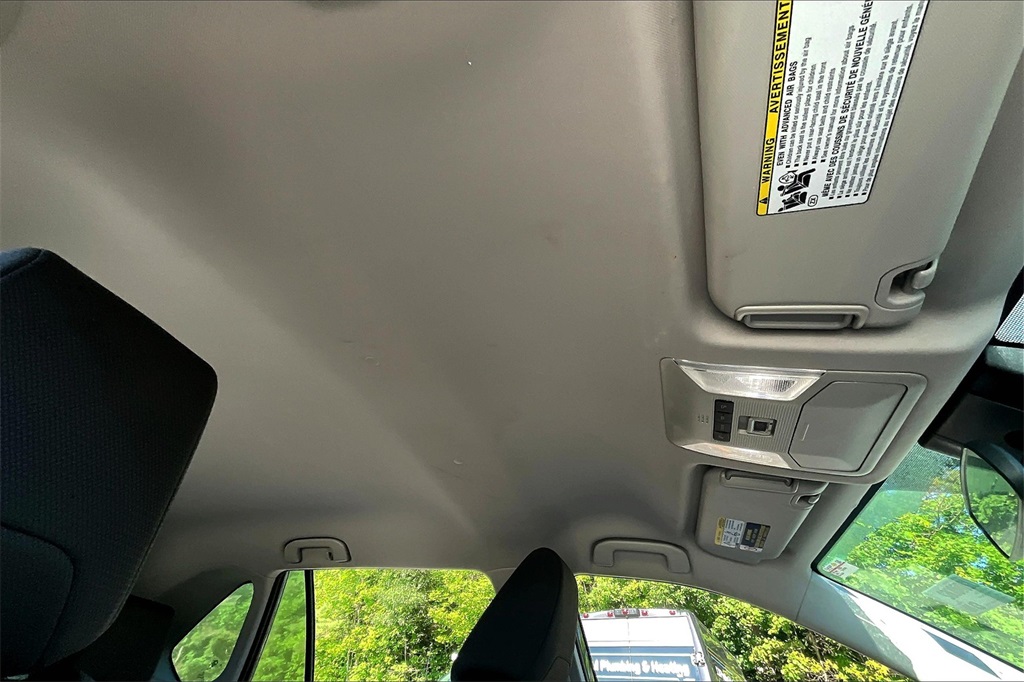 2022 Toyota RAV4 XLE - Photo 22