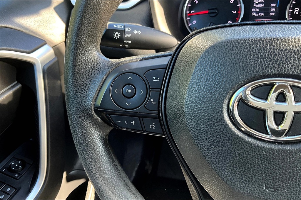 2022 Toyota RAV4 XLE - Photo 23