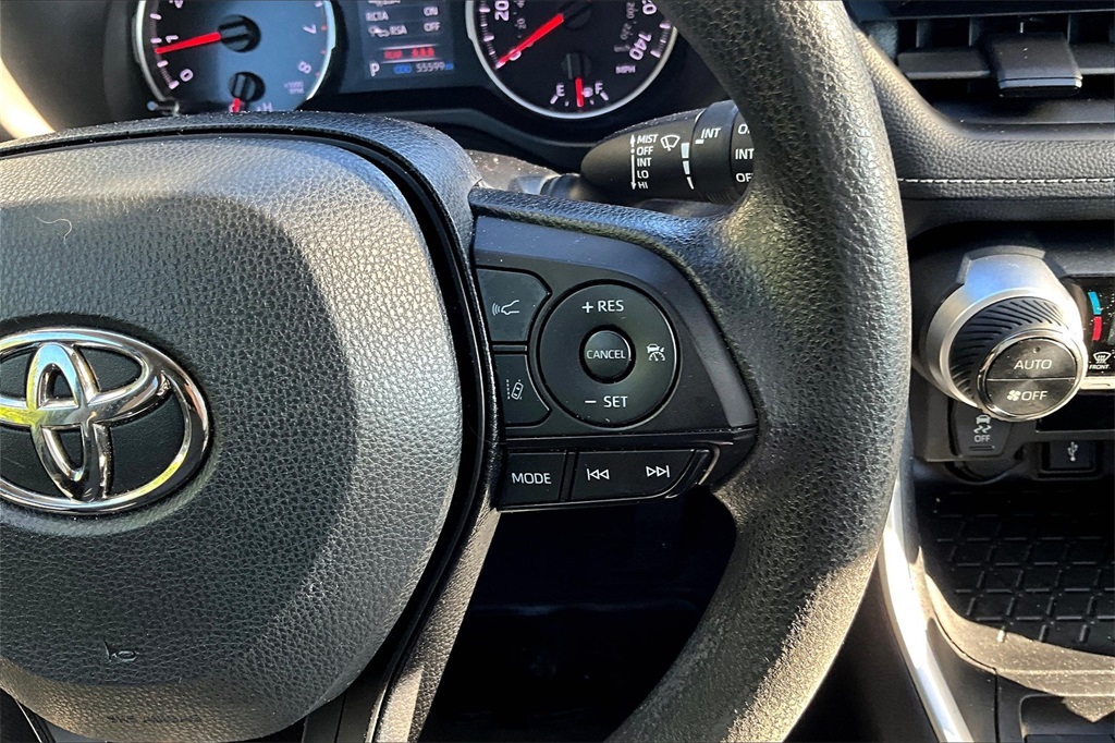 2022 Toyota RAV4 XLE - Photo 24