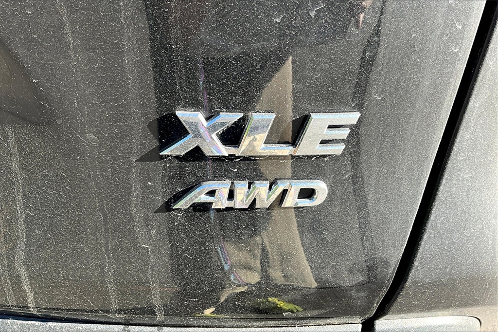 2022 Toyota RAV4 XLE - Photo 28
