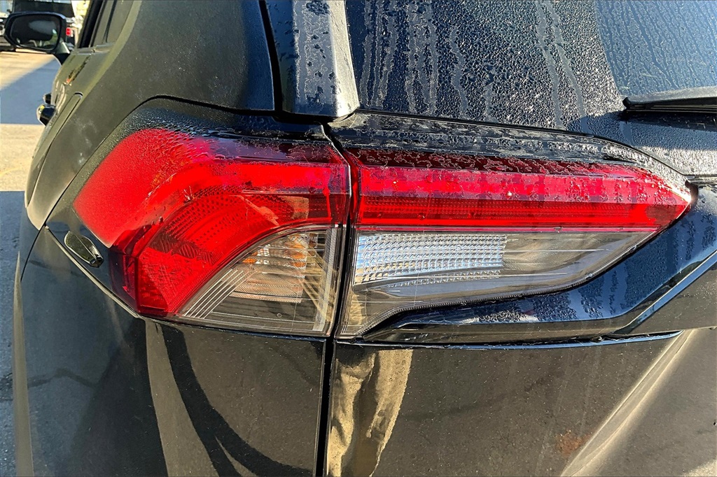 2022 Toyota RAV4 XLE - Photo 33