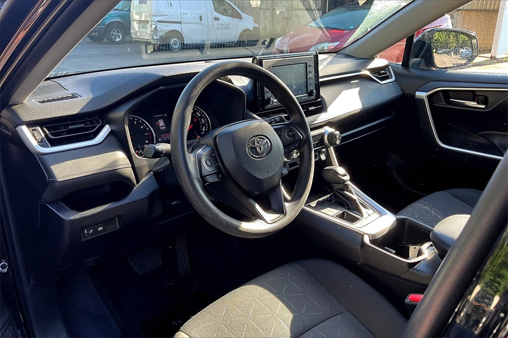 2022 Toyota RAV4 XLE - Photo 8