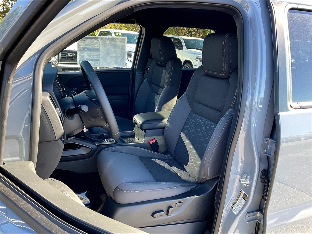 2026 Nissan Frontier SV - Photo 11