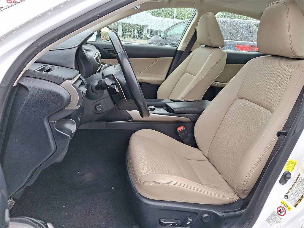 2018 Lexus IS 300 - Photo 13