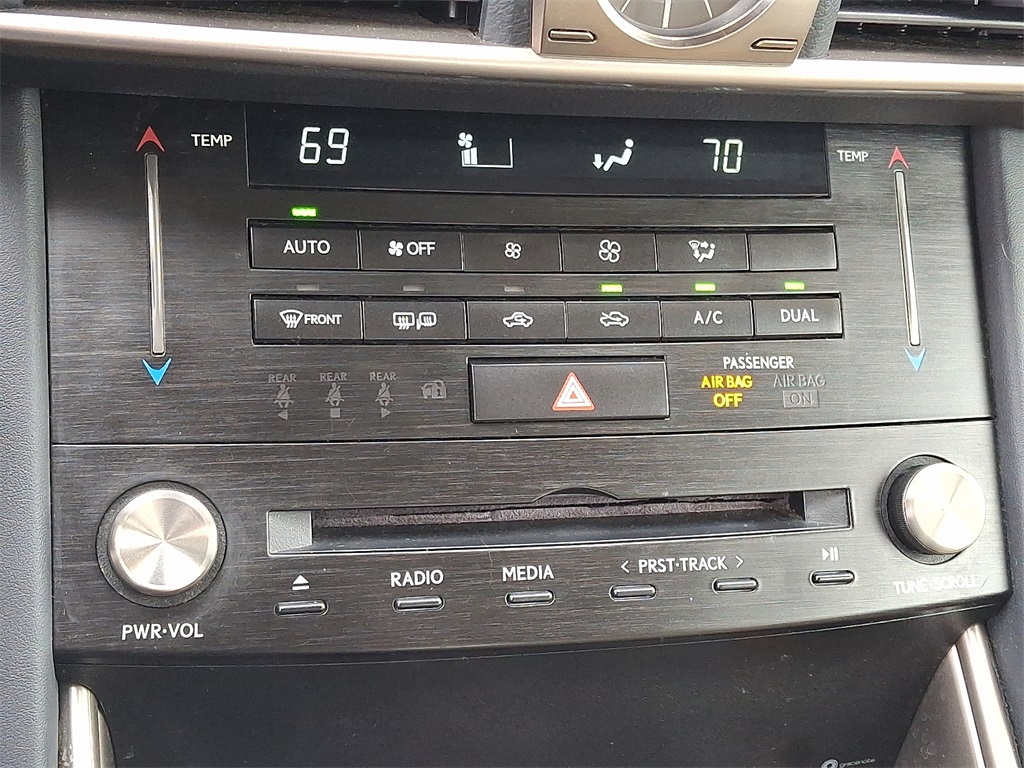 2018 Lexus IS 300 - Photo 16