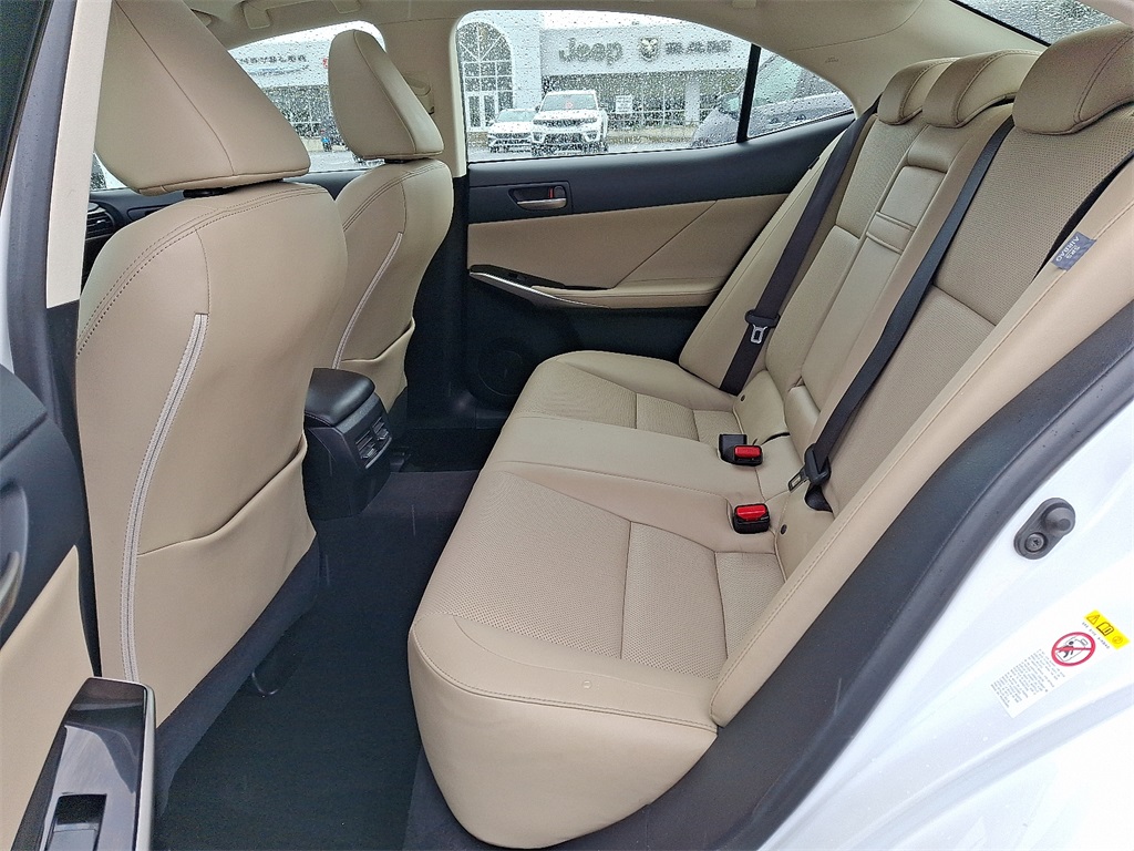 2018 Lexus IS 300 - Photo 10