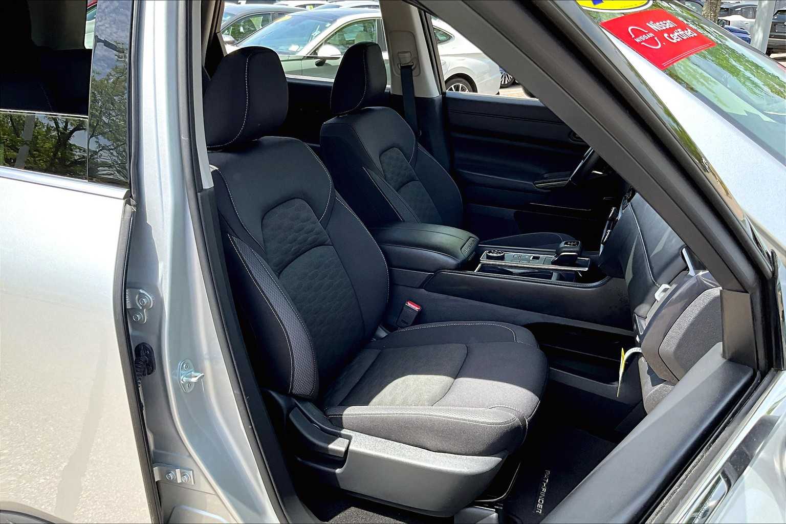 2024 Nissan Pathfinder SV - Photo 11