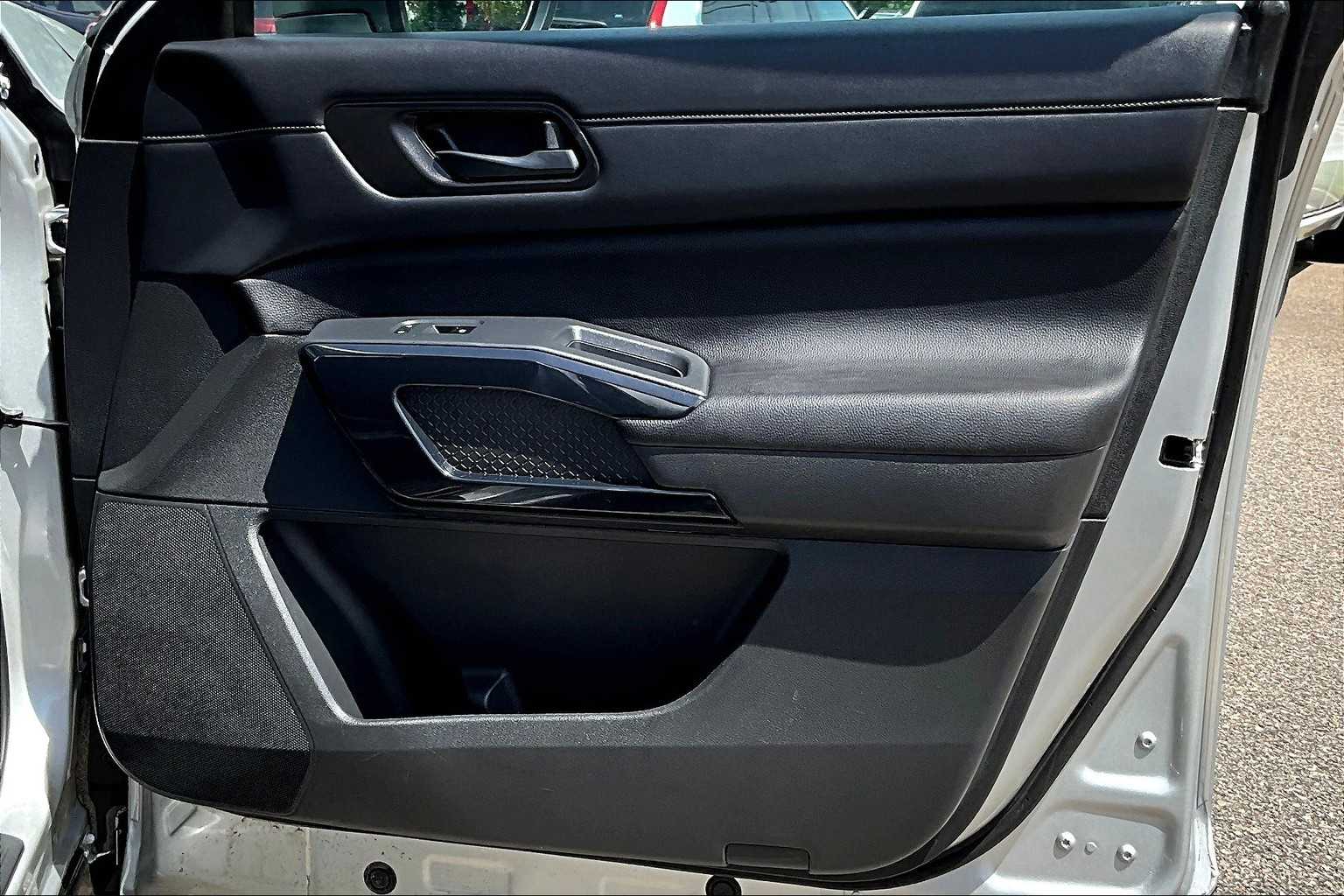 2024 Nissan Pathfinder SV - Photo 12
