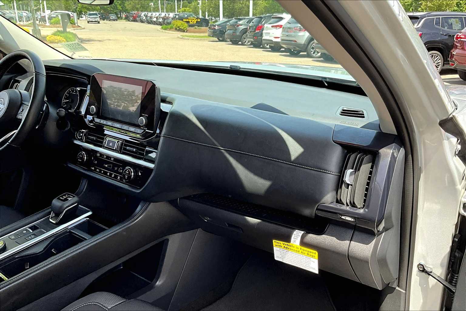 2024 Nissan Pathfinder SV - Photo 13