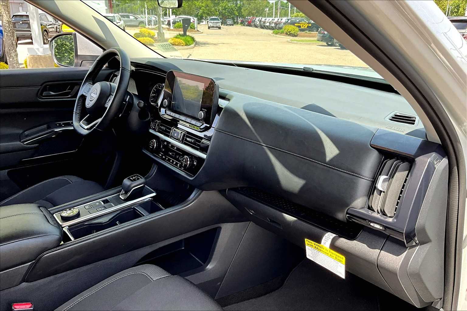 2024 Nissan Pathfinder SV - Photo 14