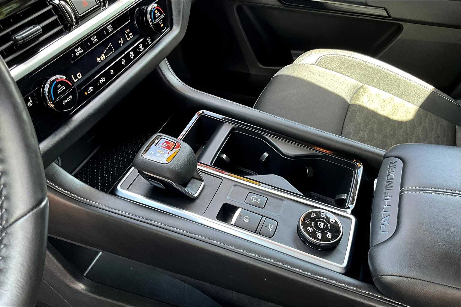 2024 Nissan Pathfinder SV - Photo 21