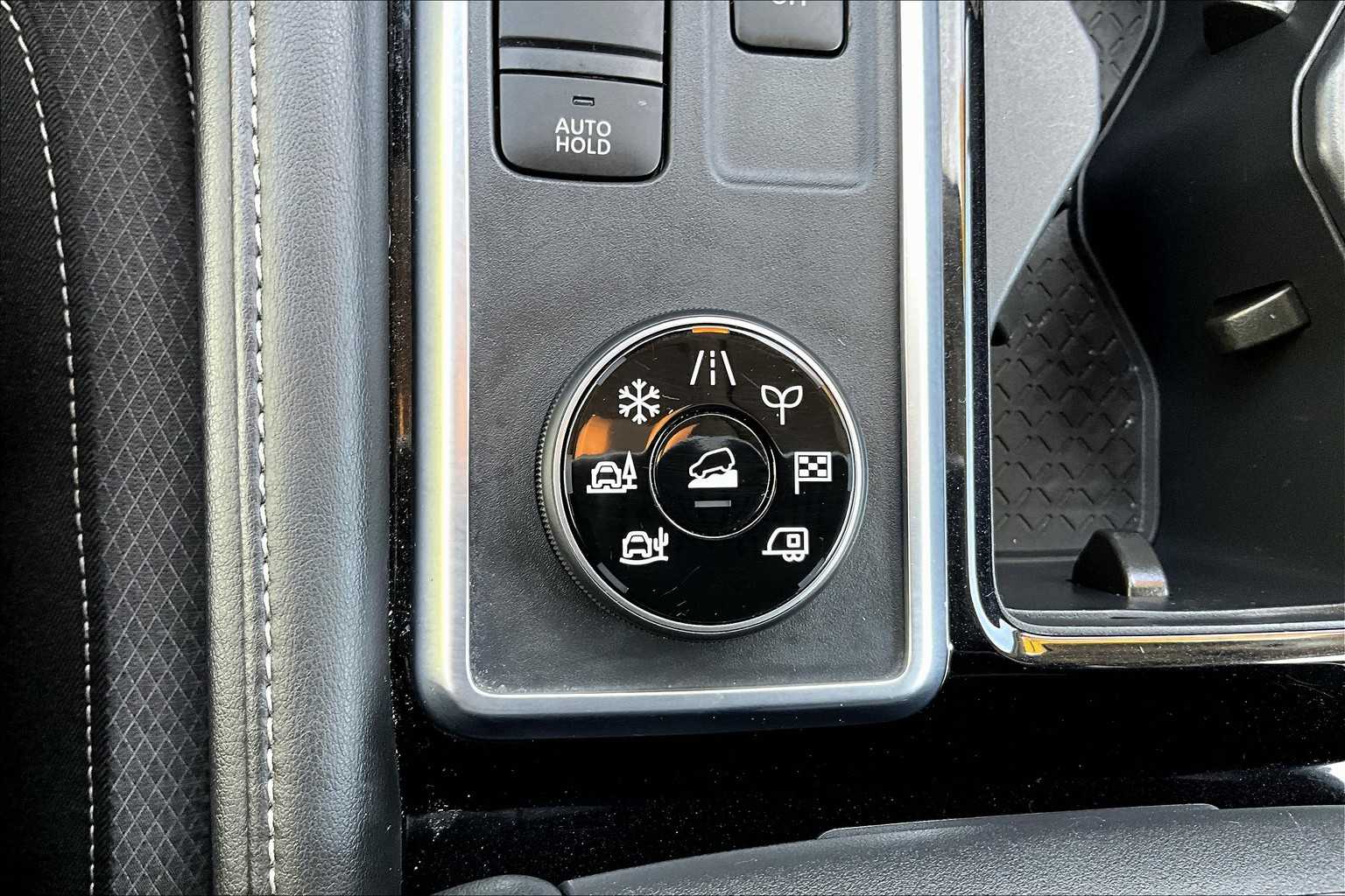 2024 Nissan Pathfinder SV - Photo 27