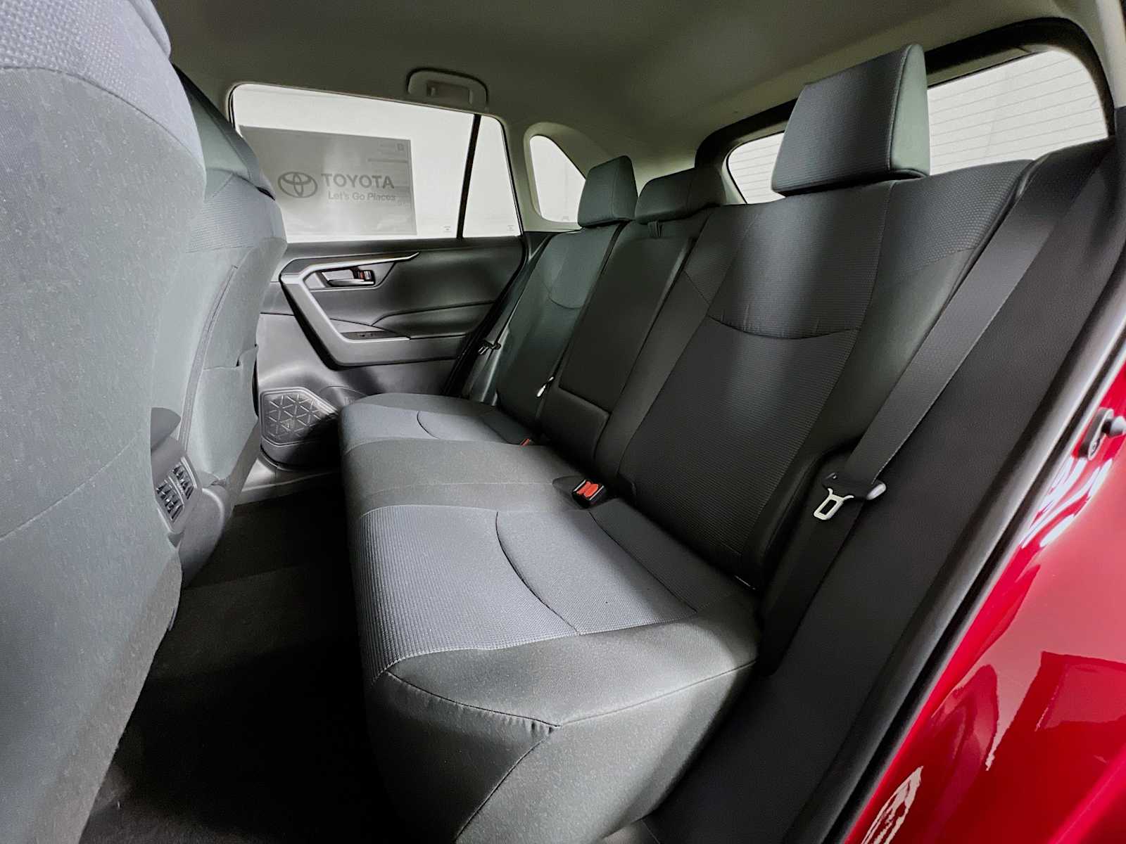 2025 Toyota RAV4 LE - Photo 13