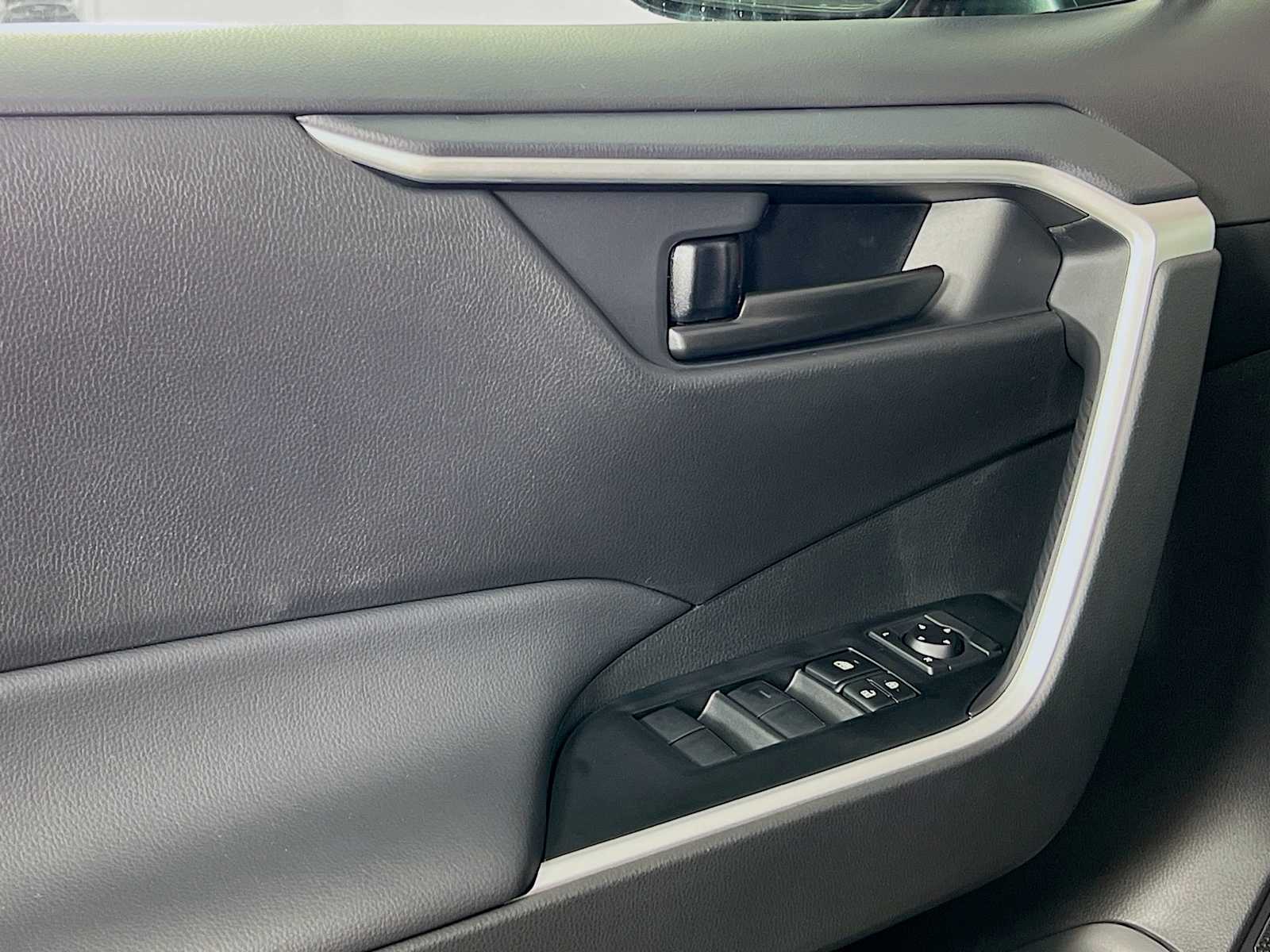 2025 Toyota RAV4 LE - Photo 16